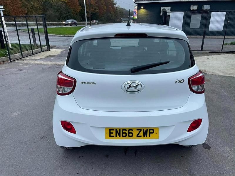 Used Hyundai i10 Premium 2016 White Hatchback