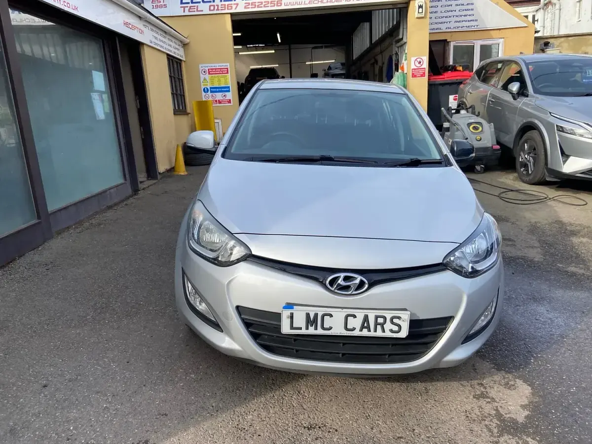 Used Hyundai i20 Active 84 HP (61 kW) 2015 Silver Hatchback