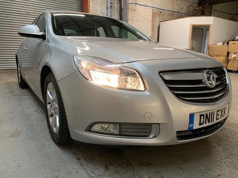 Used Vauxhall Insignia SRi 160 HP (117 kW) 2011 Silver Hatchback