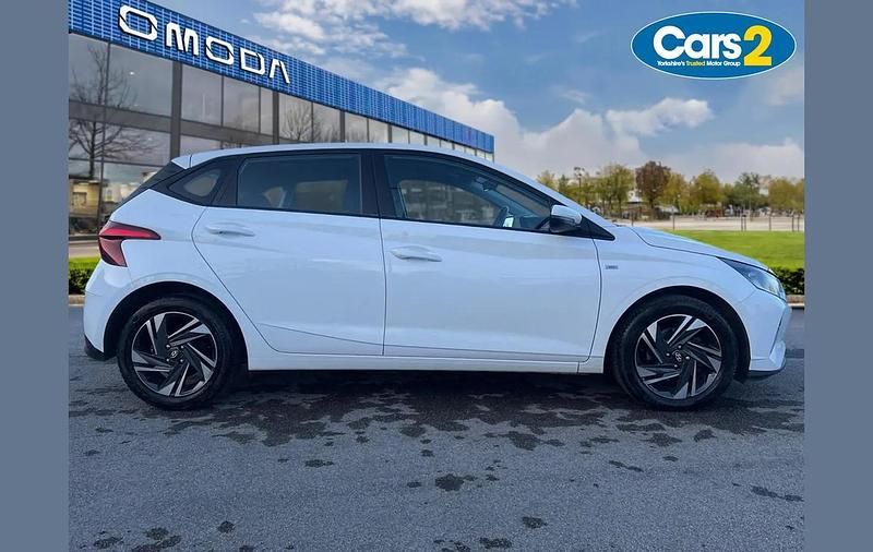 Used Hyundai i20 SE 99 HP (72 kW) 2020 White Hatchback