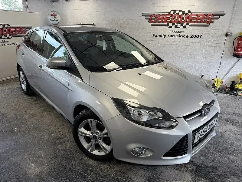 Używany Ford Focus Zetec 125 KM (91 kW) 2015 Srebrny Hatchback