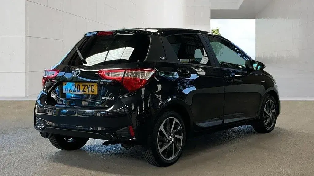Used Toyota Yaris 100 HP (73 kW) 2020 Black Hatchback