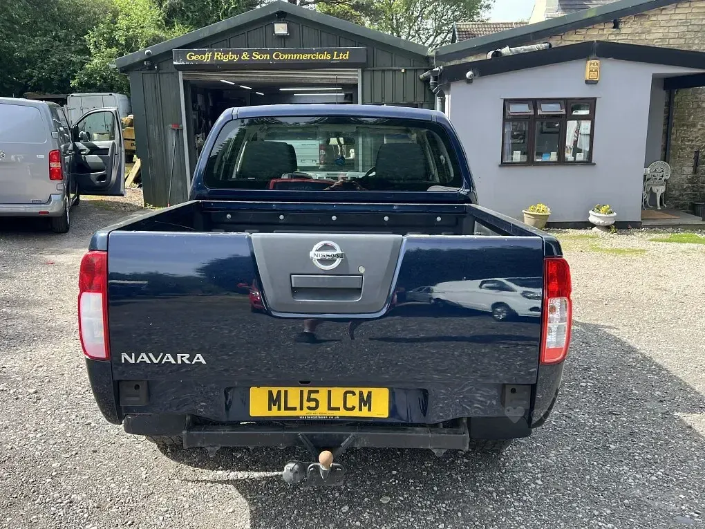 Used Nissan Navara Visia 190 HP (139 kW) 2015 Blue Pickup