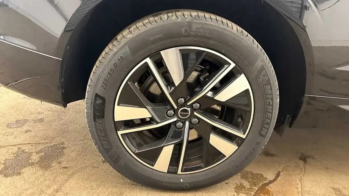 Used Volvo XC60 Core 250 HP (183 kW) 2025 Black SUV