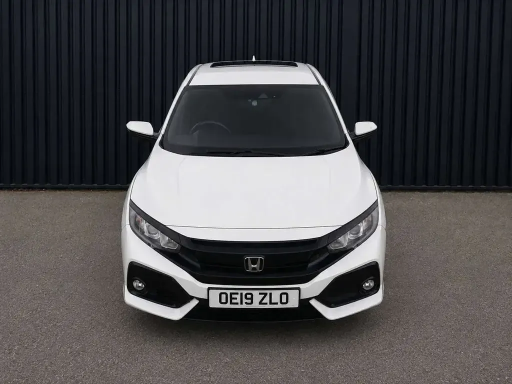Used Honda Civic SR 126 HP (92 kW) 2019 White Hatchback
