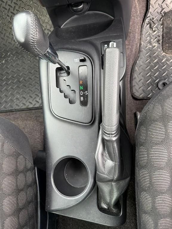 Used Toyota iQ 68 HP (50 kW) 2010 Silver Hatchback