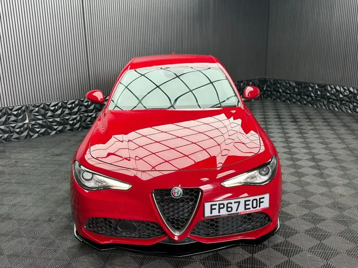 Used Alfa Romeo Giulia Edizione Speciale 180 HP (132 kW) 2017 Red Sedan