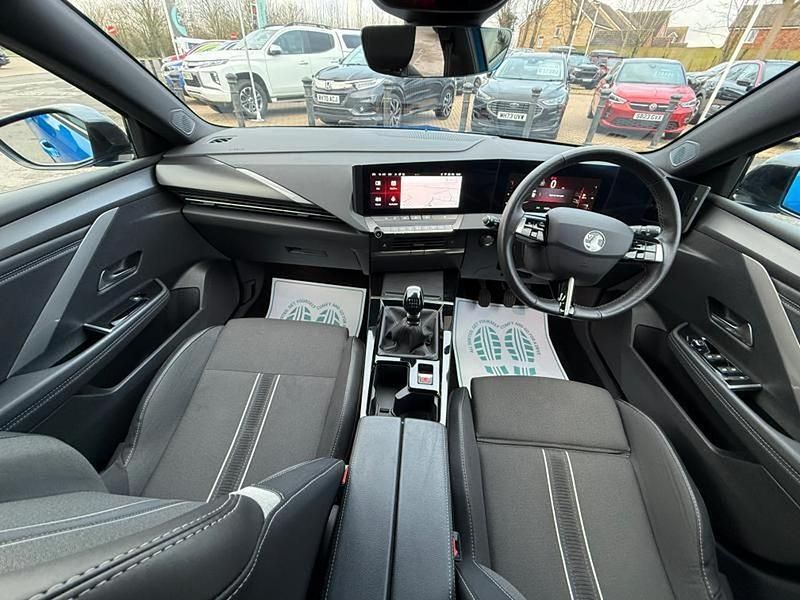 Used Vauxhall Astra S 128 HP (94 kW) 2024 Blue Hatchback