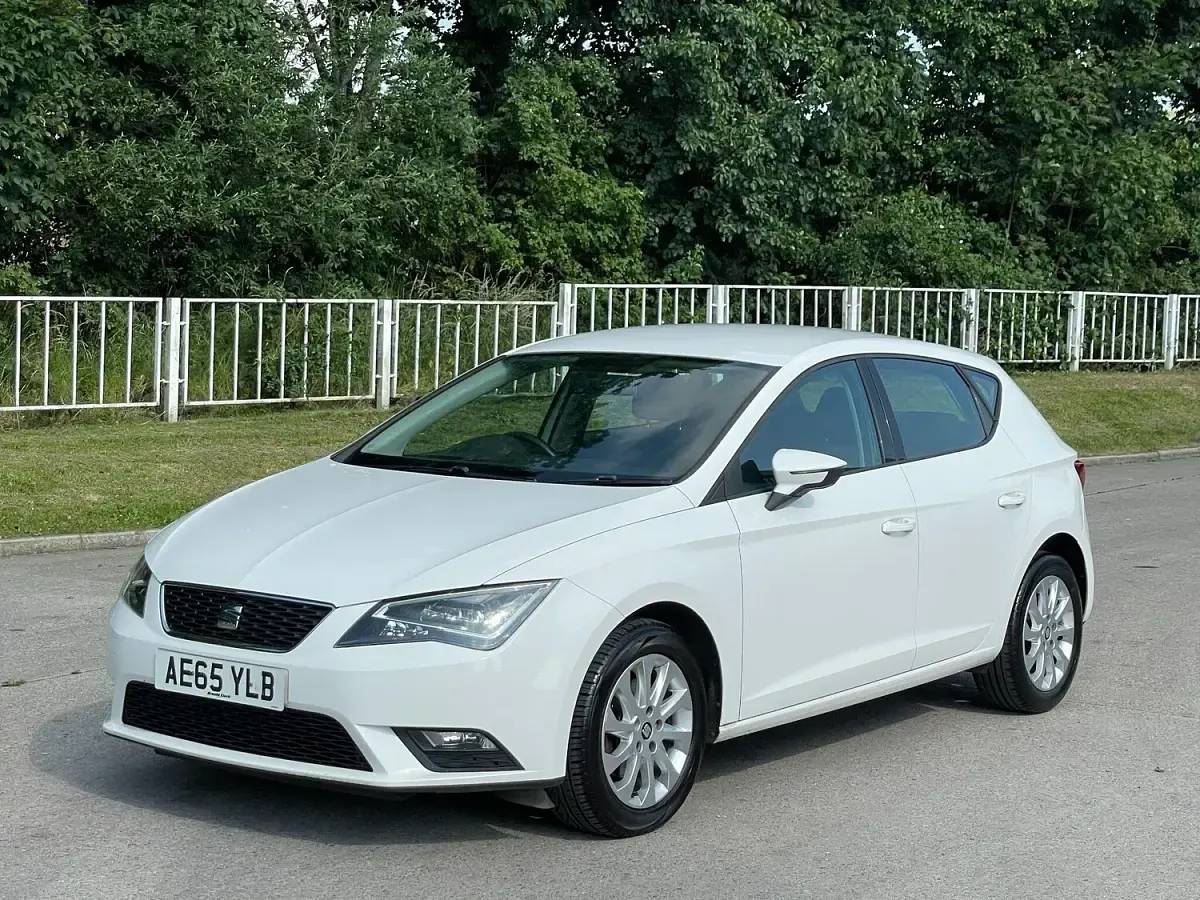 Used Seat Leon SE 105 HP (77 kW) 2015 White Hatchback