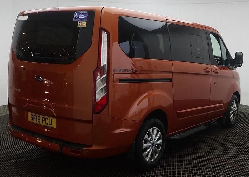 Used Ford Tourneo Custom Titanium 130 HP (95 kW) 2019 Orange Van