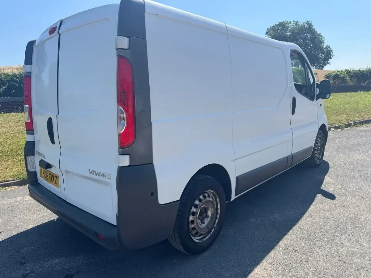 Used Vauxhall Vivaro 90 HP (66 kW) 2008 White MPV