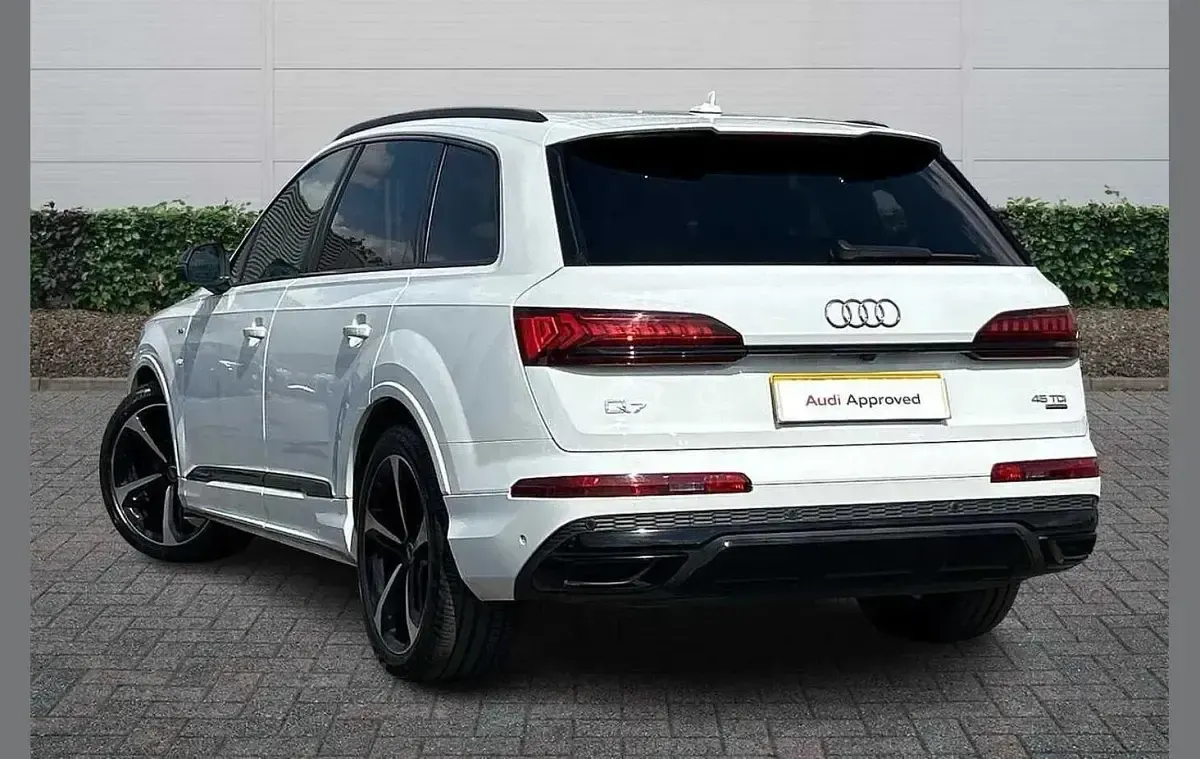 Used Audi Q7 Black Edition 228 HP (167 kW) 2022 White SUV