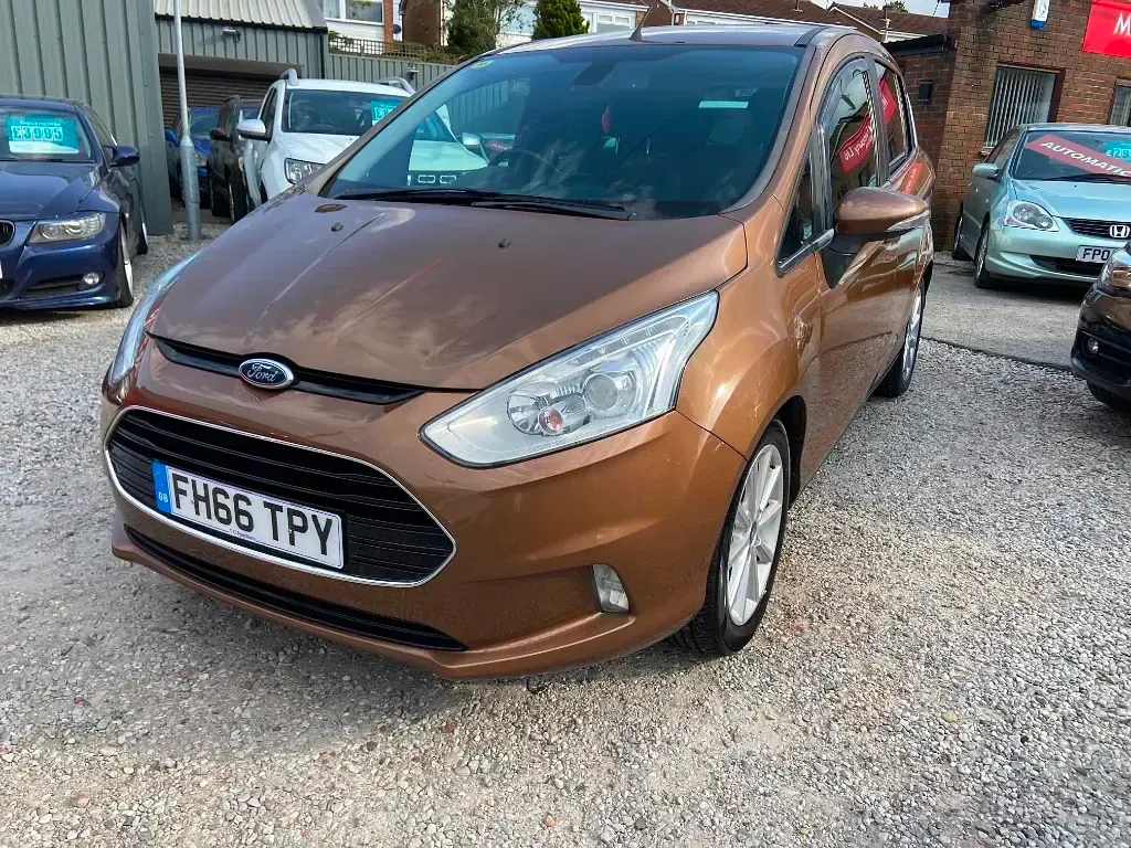 Usado Ford B-MAX Titanium 105 HP (77 kW) 2017 Castanho Monovolume