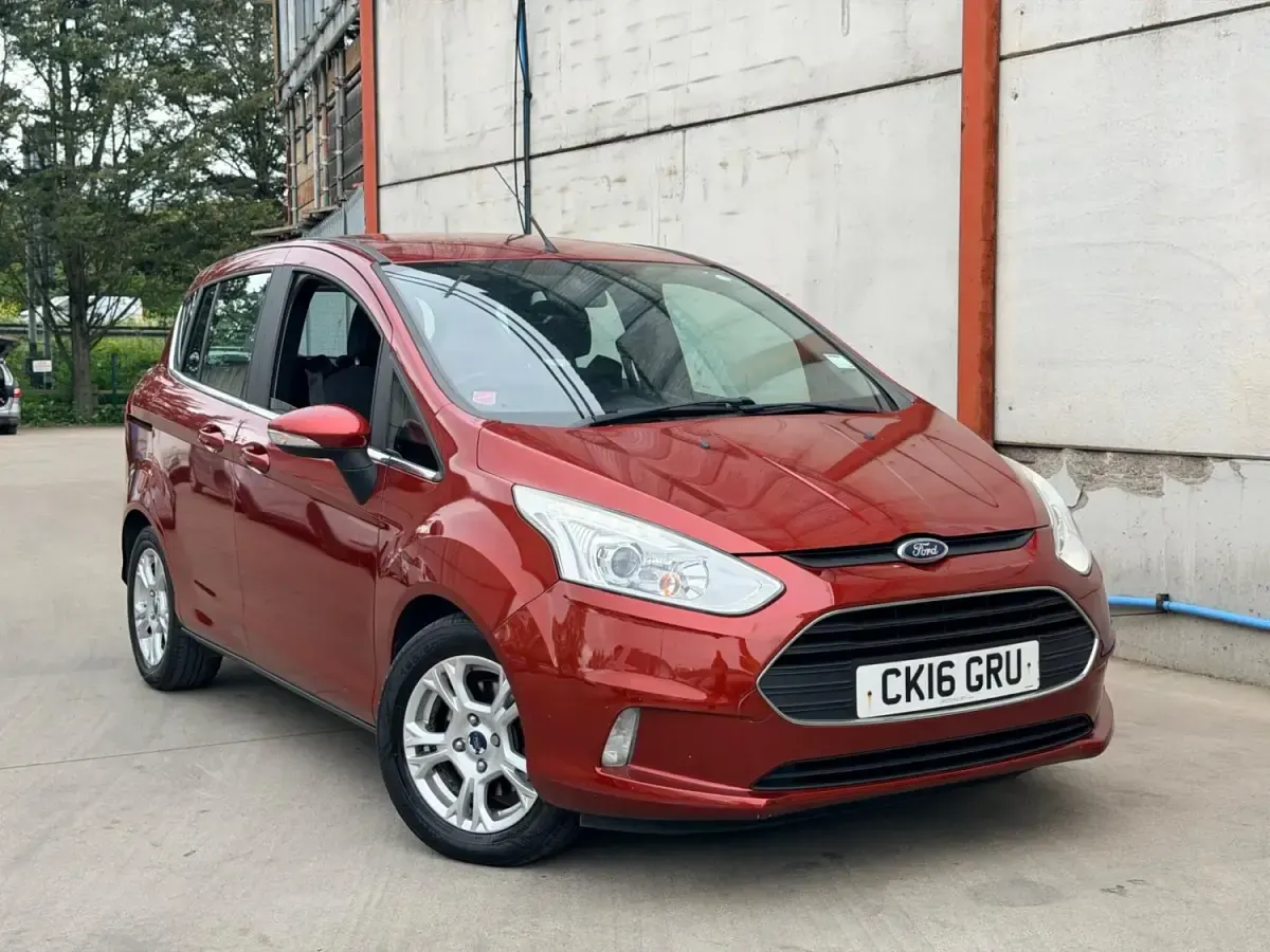 Usado Ford B-MAX Zetec 95 HP (69 kW) 2016 Vermelho Monovolume