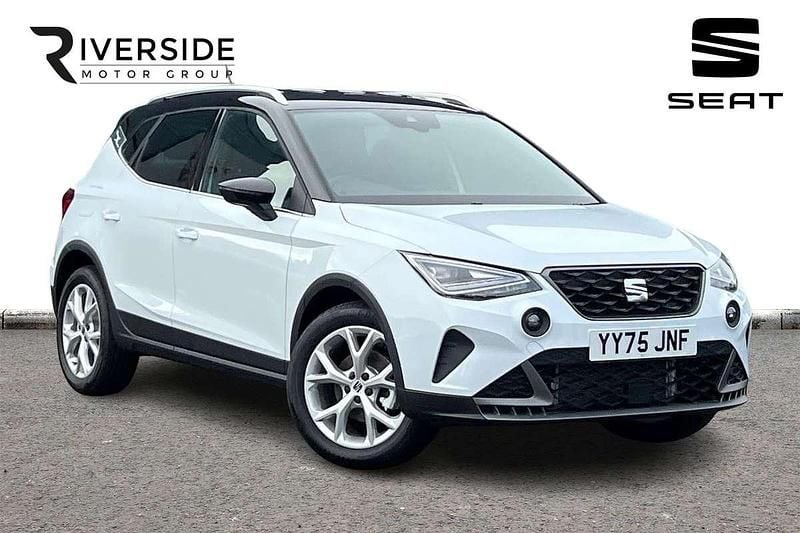 Glacial white / midnight black roof New 2025 Seat Arona FR SUV | £18,990 (Fair price) - Image 1/4