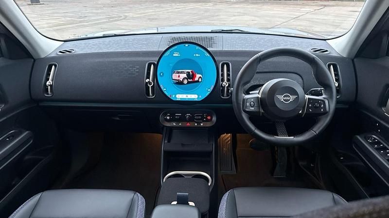 Używany Mini Countryman Classic 170 KM (125 kW) 2024 Srebrny SUV