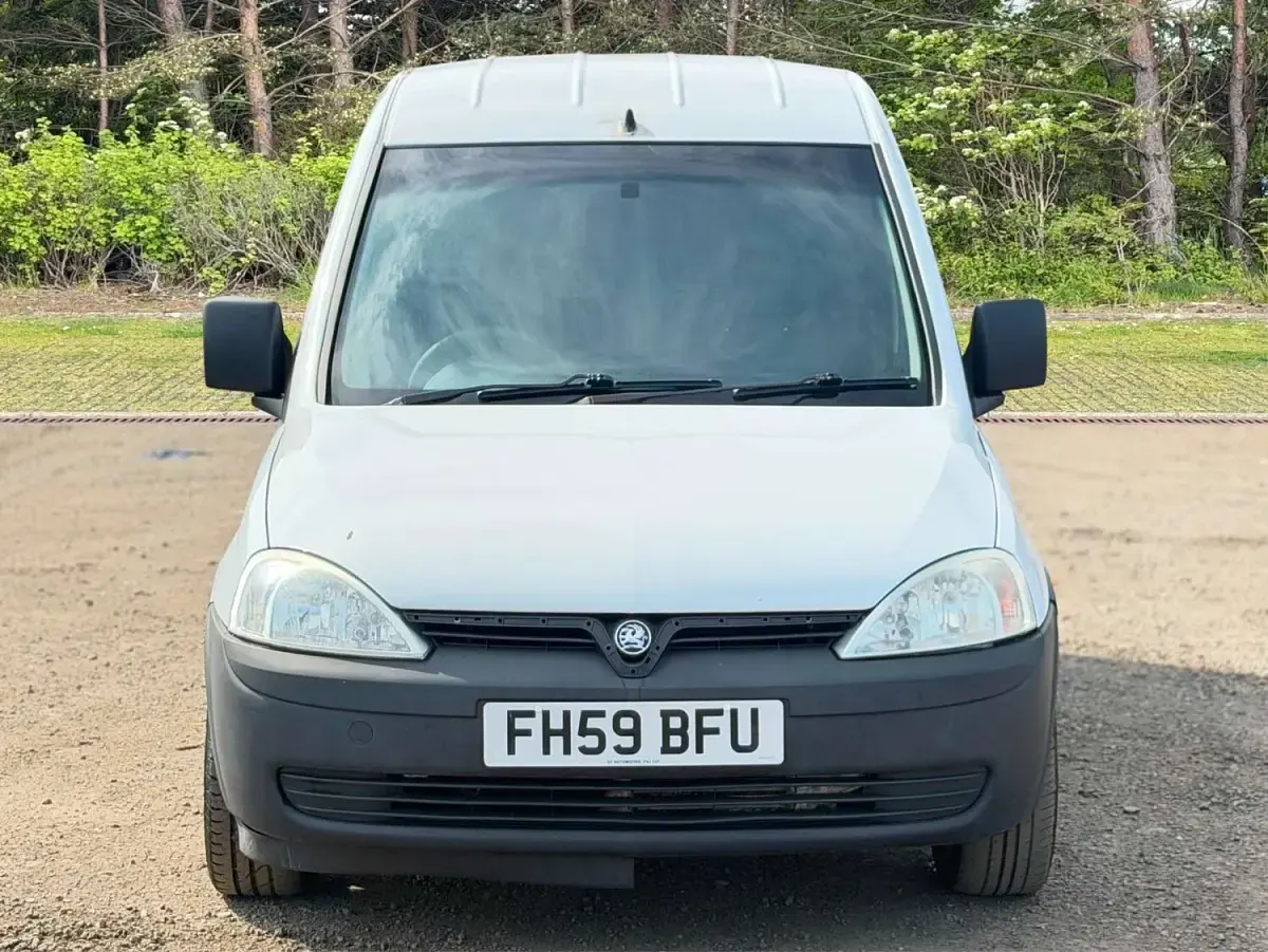 Used Vauxhall Combo 75 HP (55 kW) 2010 White MPV