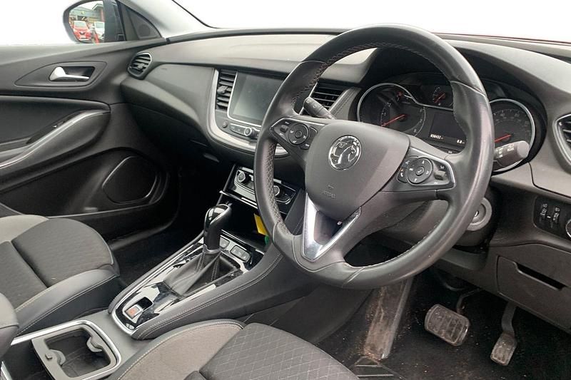 Used Vauxhall Grandland X Sport 131 HP (96 kW) 2019 Red SUV