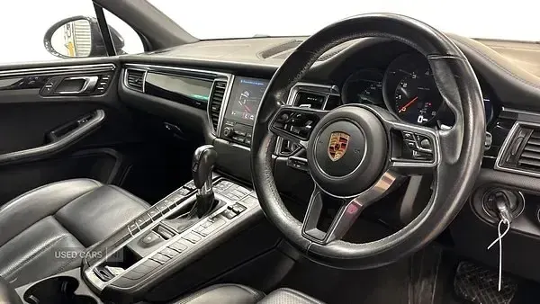 Begagnad Porsche Macan 252 HK (185 kW) 2018 Svart SUV