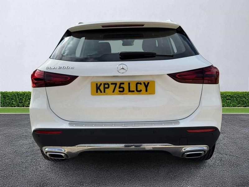 Used Mercedes GLA200 Executive 150 HP (110 kW) 2025 White SUV