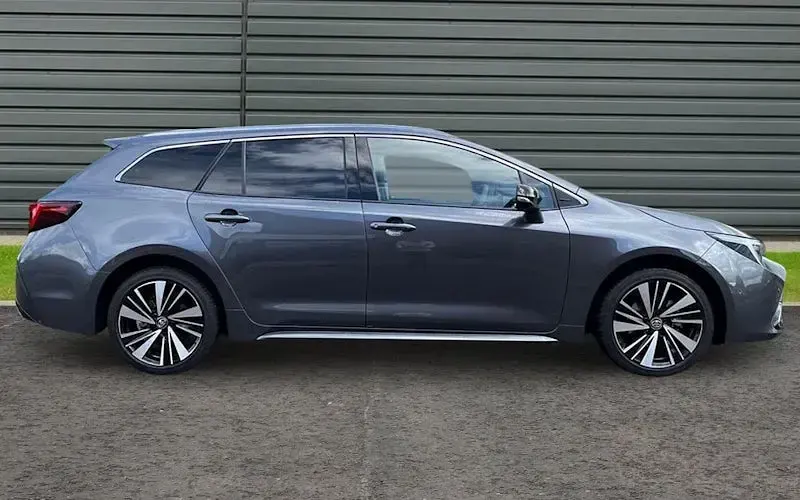 Second-hand Toyota Corolla Design 140 CP (102 kW) 2026 Break