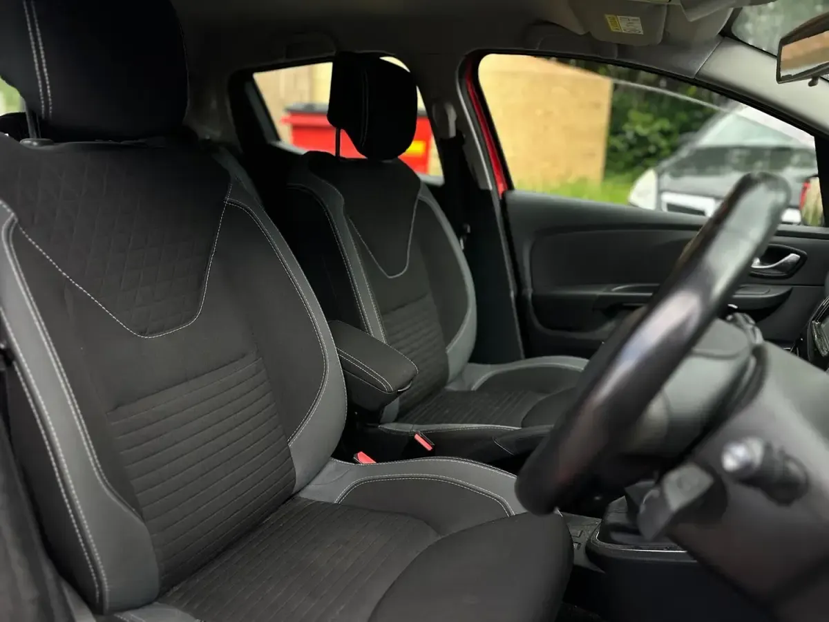 Używany Renault Clio IV Dynamique 90 KM (66 kW) 2016 Czerwony Hatchback