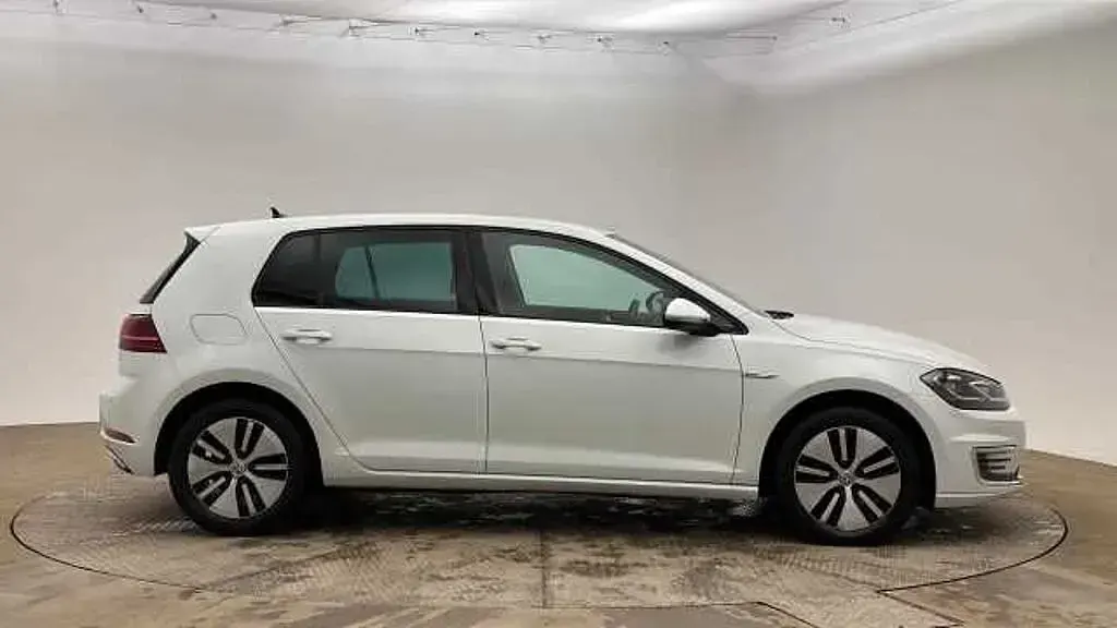 Used VW e-Golf 99 kW (135 HP) 2019 White Hatchback