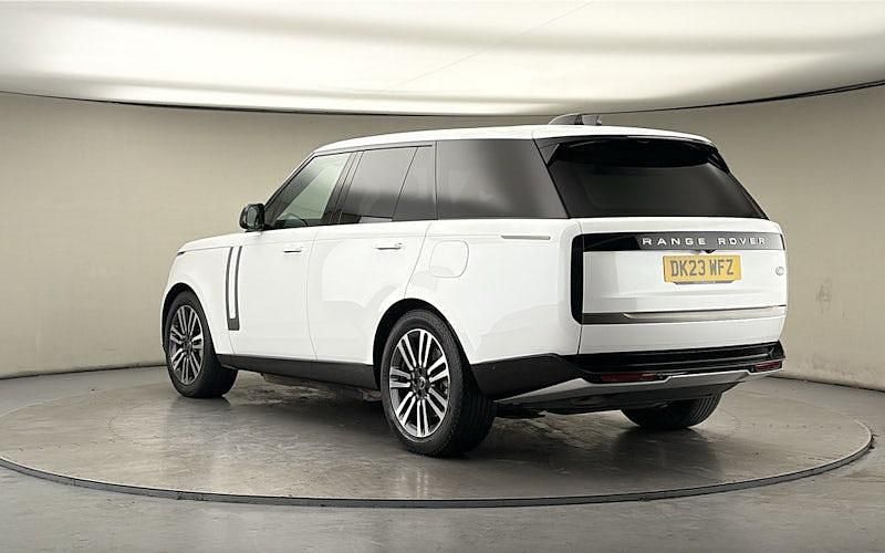 Used Land Rover Range Rover SE 441 HP (324 kW) 2023 Ostuni pearl white SUV