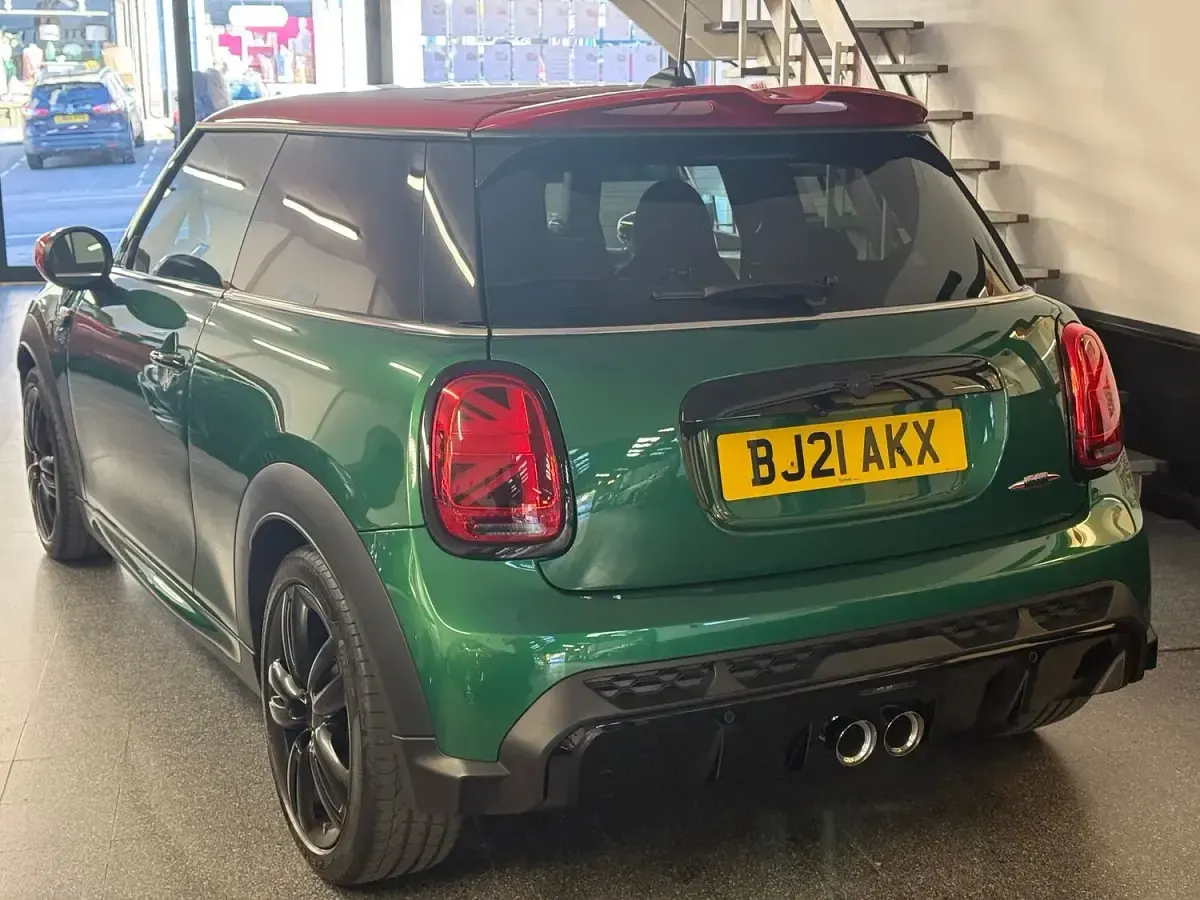 Used Mini John Cooper Works Hatch 231 HP (169 kW) 2021 Green Hatchback