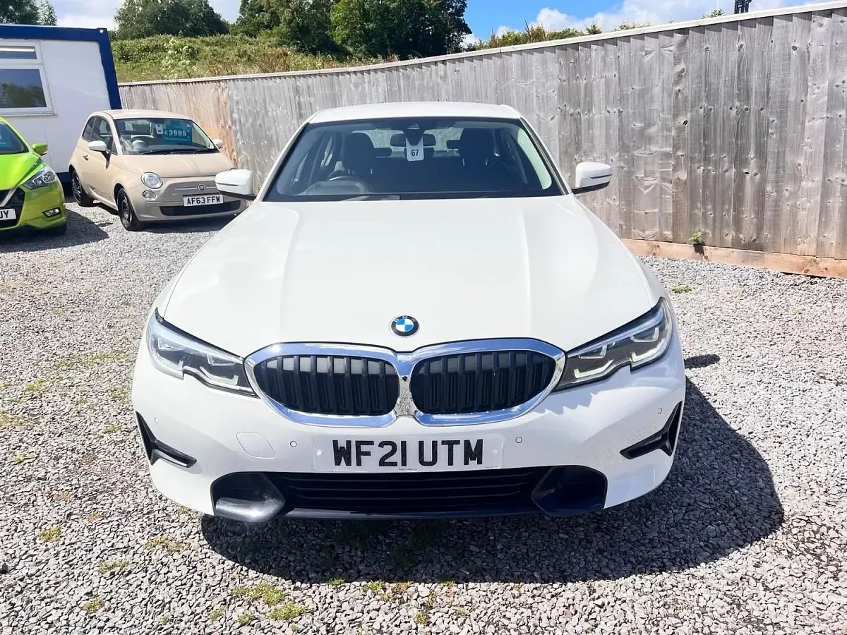 Used BMW 318 Sport Line 156 HP (114 kW) 2021 White Sedan