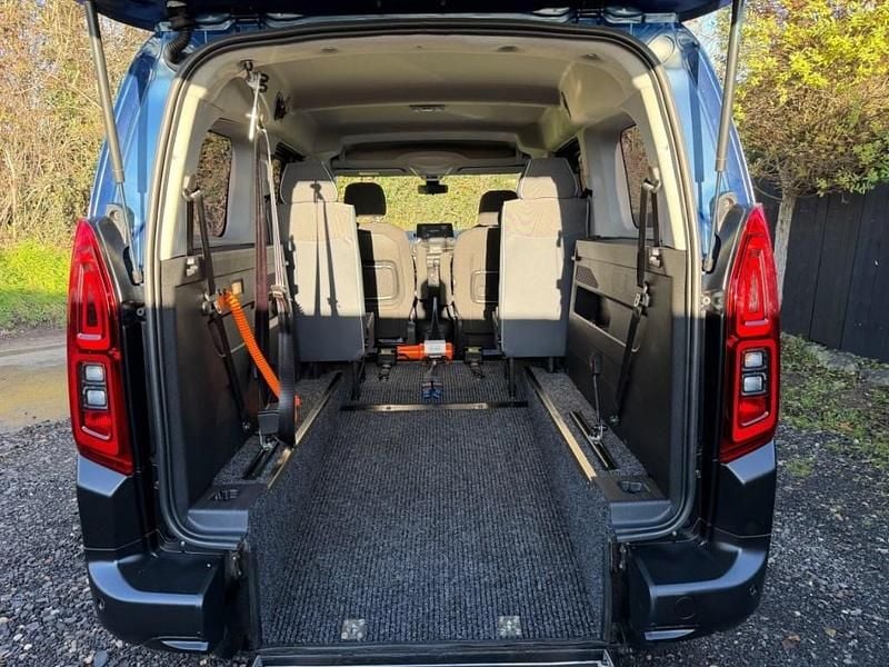 Used Citroën Berlingo Feel 2024 Blue MPV