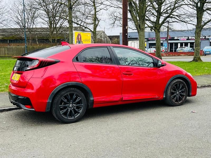 Used Honda Civic Sport 120 HP (88 kW) 2016 Red Hatchback