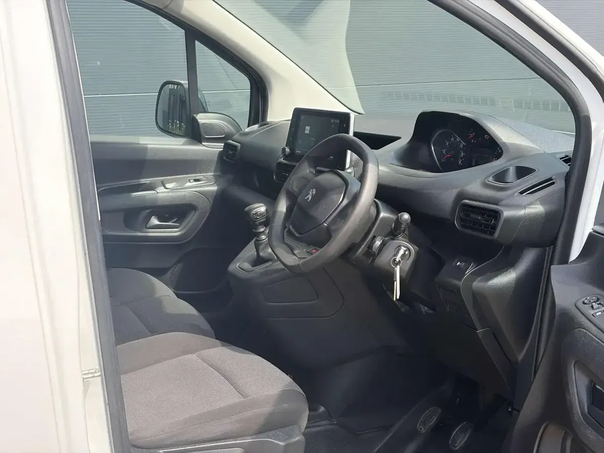 Used Peugeot Partner Premium 131 HP (96 kW) 2022 White MPV