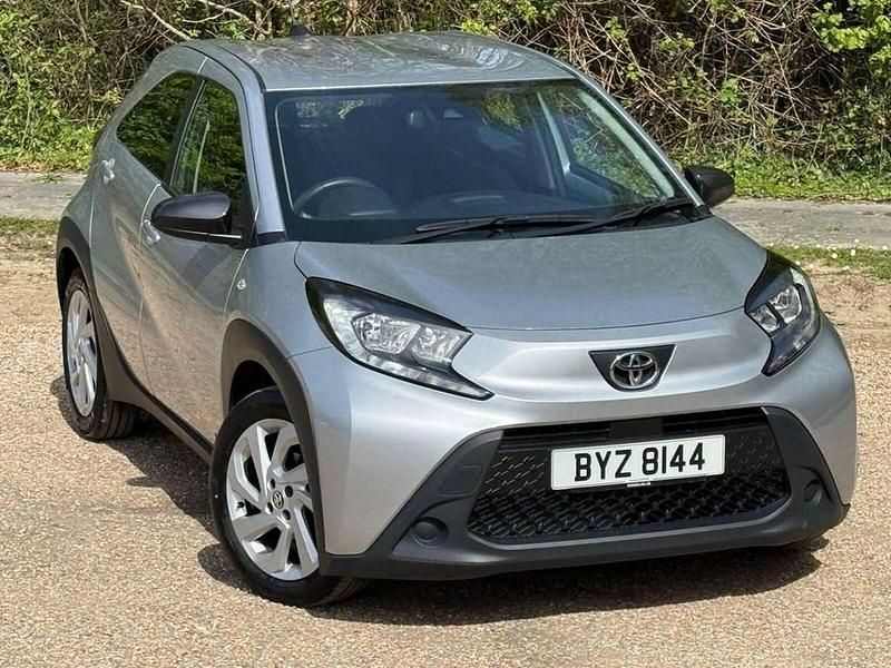 Used Toyota Aygo X PURE 72 HP (52 kW) 2023 Silver SUV