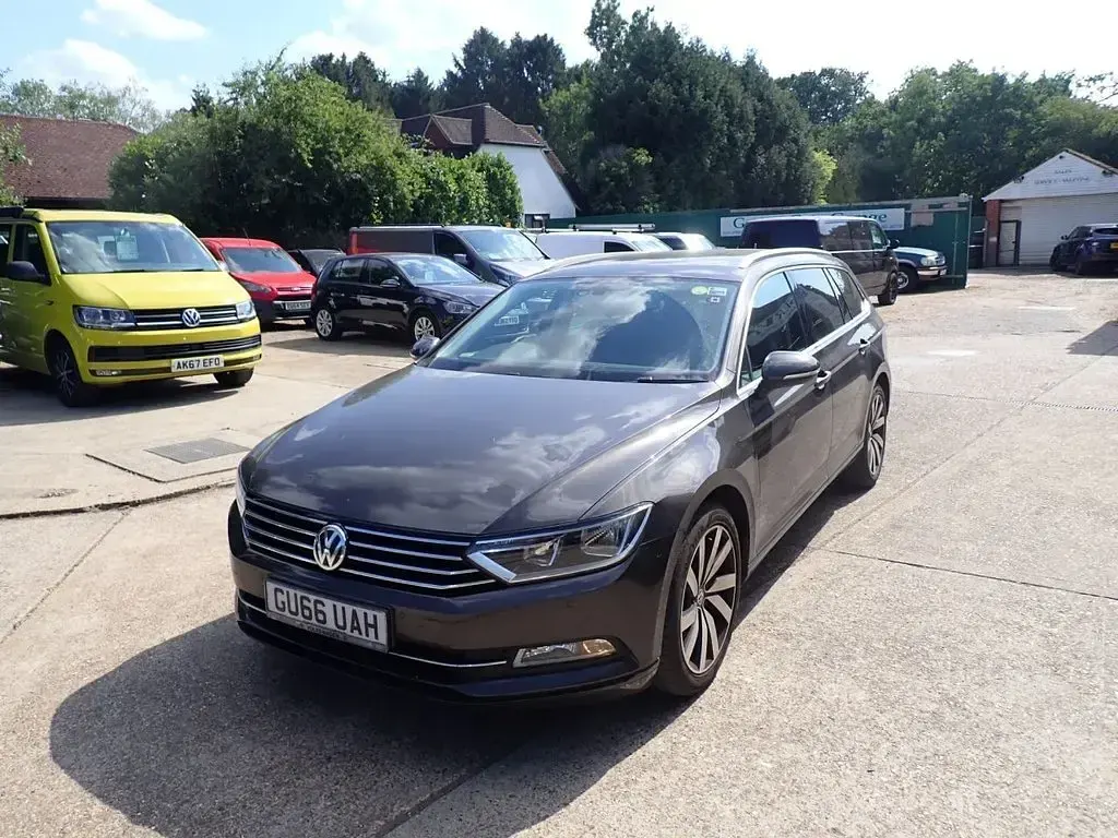 Used VW Passat Business 190 HP (139 kW) 2016 Brown Estate