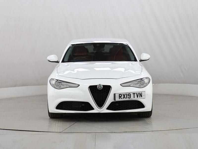 Used Alfa Romeo Giulia Saloon 150 HP (110 kW) 2019 White Sedan