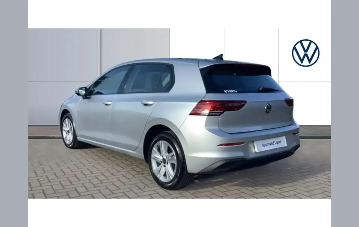 Used VW Golf VIII Life 130 HP (95 kW) 2023 Silver Hatchback