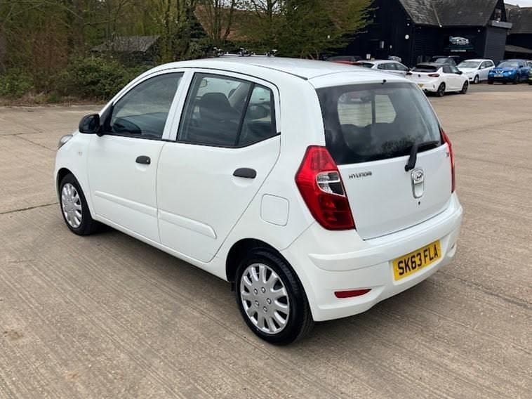 Used Hyundai i10 Classic 85 HP (62 kW) 2013 White Hatchback