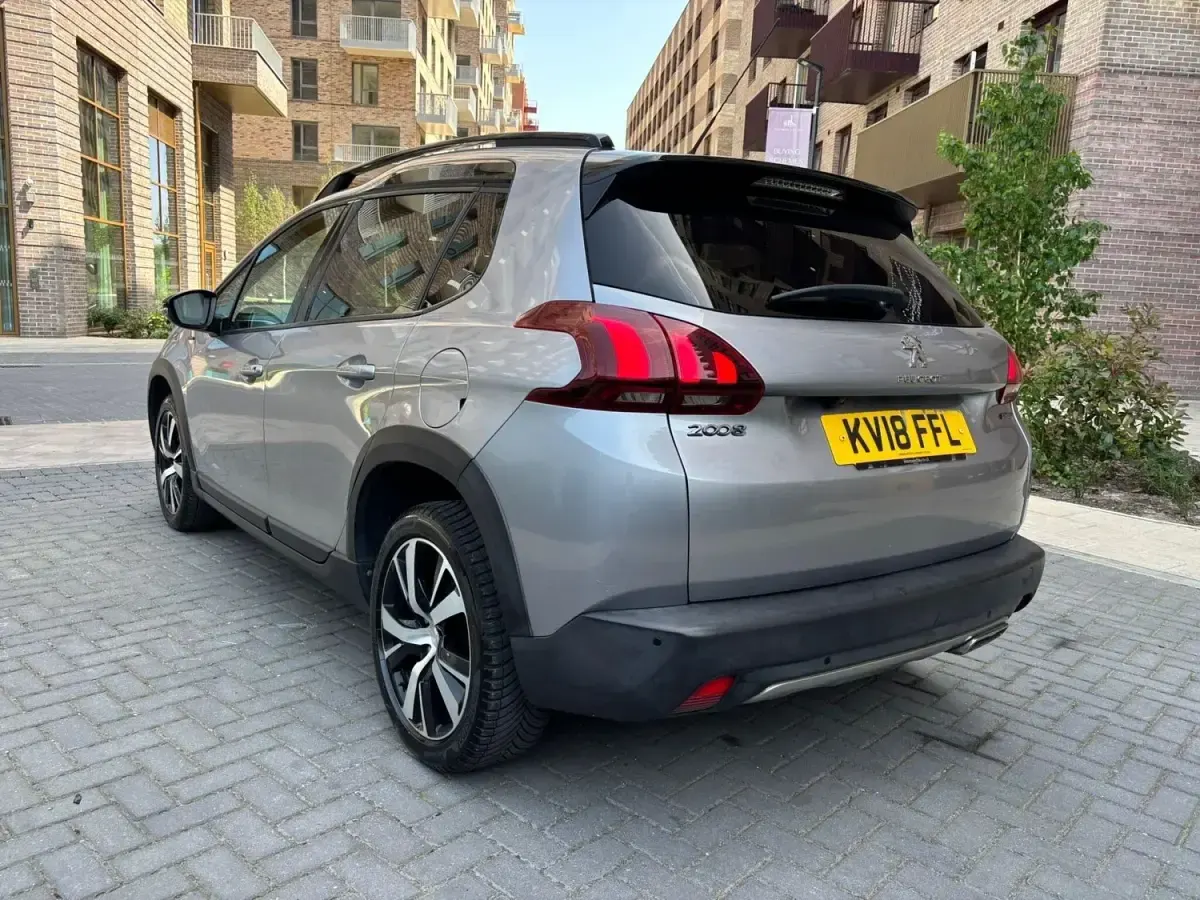 Käytetty Peugeot 2008 GT-line 2018 Harmaa Katumaasturi