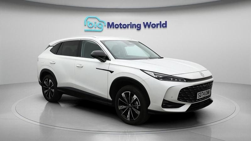 White Used 2024 MG HS Trophy SUV | £20,400 (A bit pricey) - Image 1/4