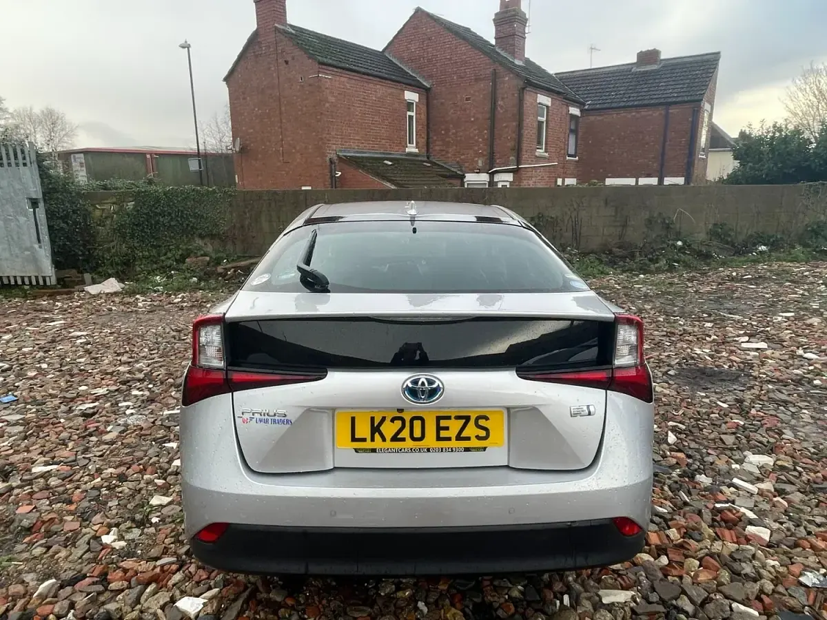 Used Toyota Prius 70 HP (51 kW) 2020 Silver Hatchback