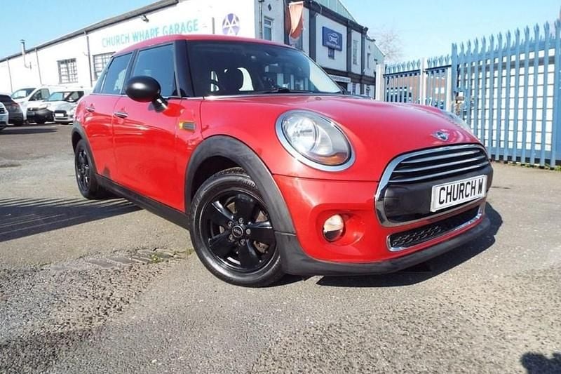Used Mini ONE Hatch 102 HP (75 kW) 2016 Red Hatchback