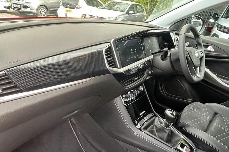 Second-hand Vauxhall Grandland X Ultimate 128 CP (94 kW) 2025 Roșu SUV