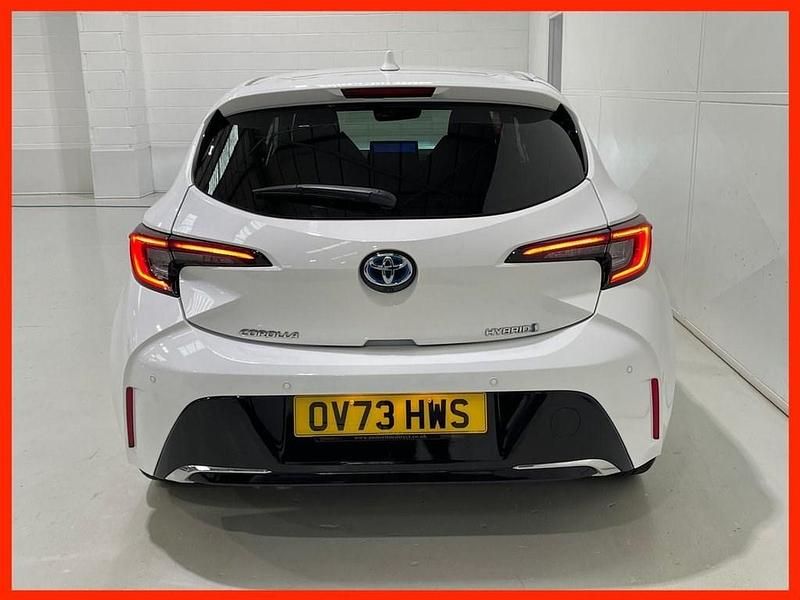 Used Toyota Corolla 140 HP (102 kW) 2023 White Hatchback
