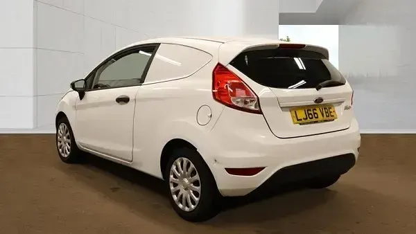 Używany Ford Fiesta 75 KM (55 kW) 2016 Biały Hatchback