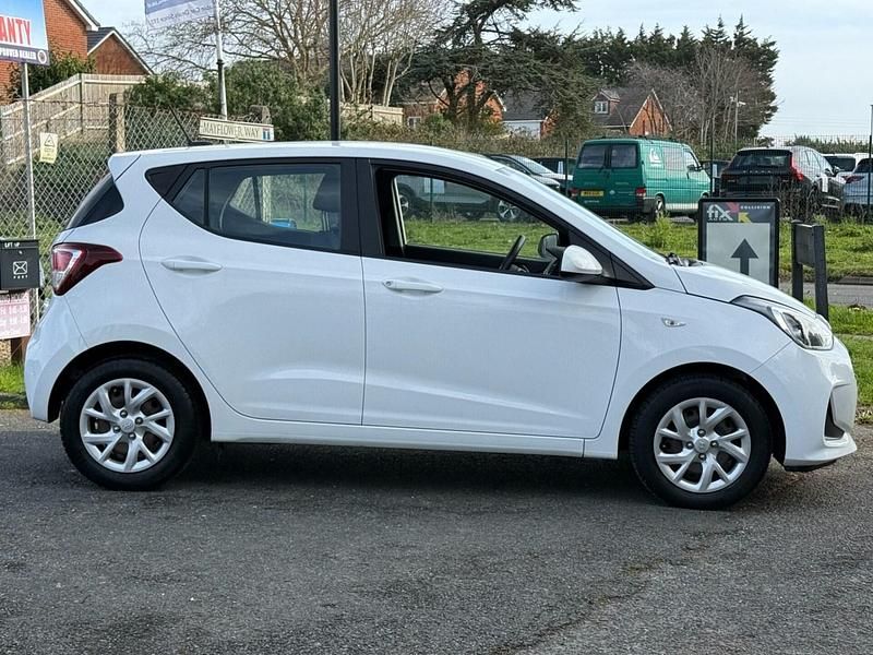 Used Hyundai i10 SE 87 HP (63 kW) 2019 White Hatchback
