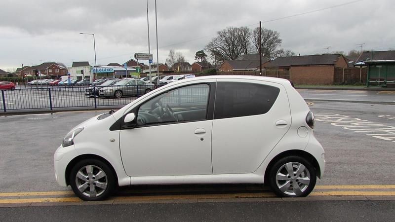 Used Toyota Aygo 2012 White Hatchback