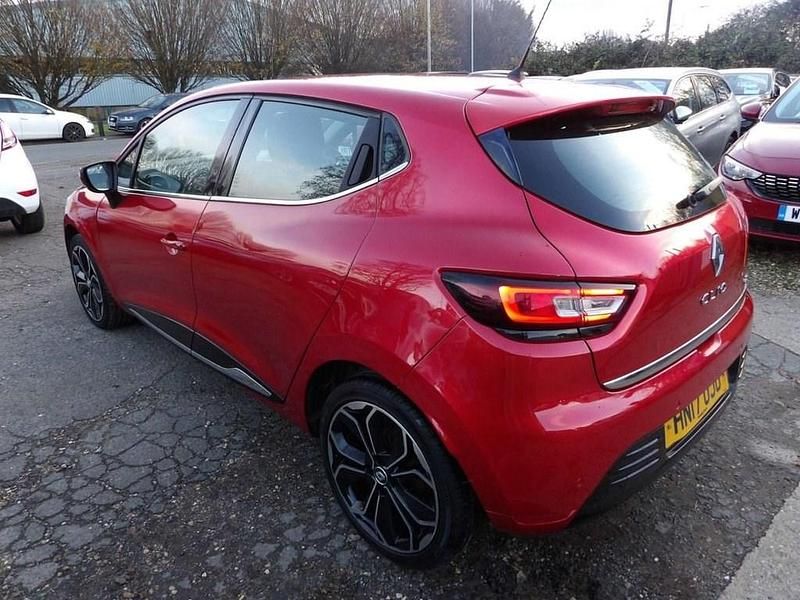 Used Renault Clio IV Dynamique 90 HP (66 kW) 2017 Red Hatchback