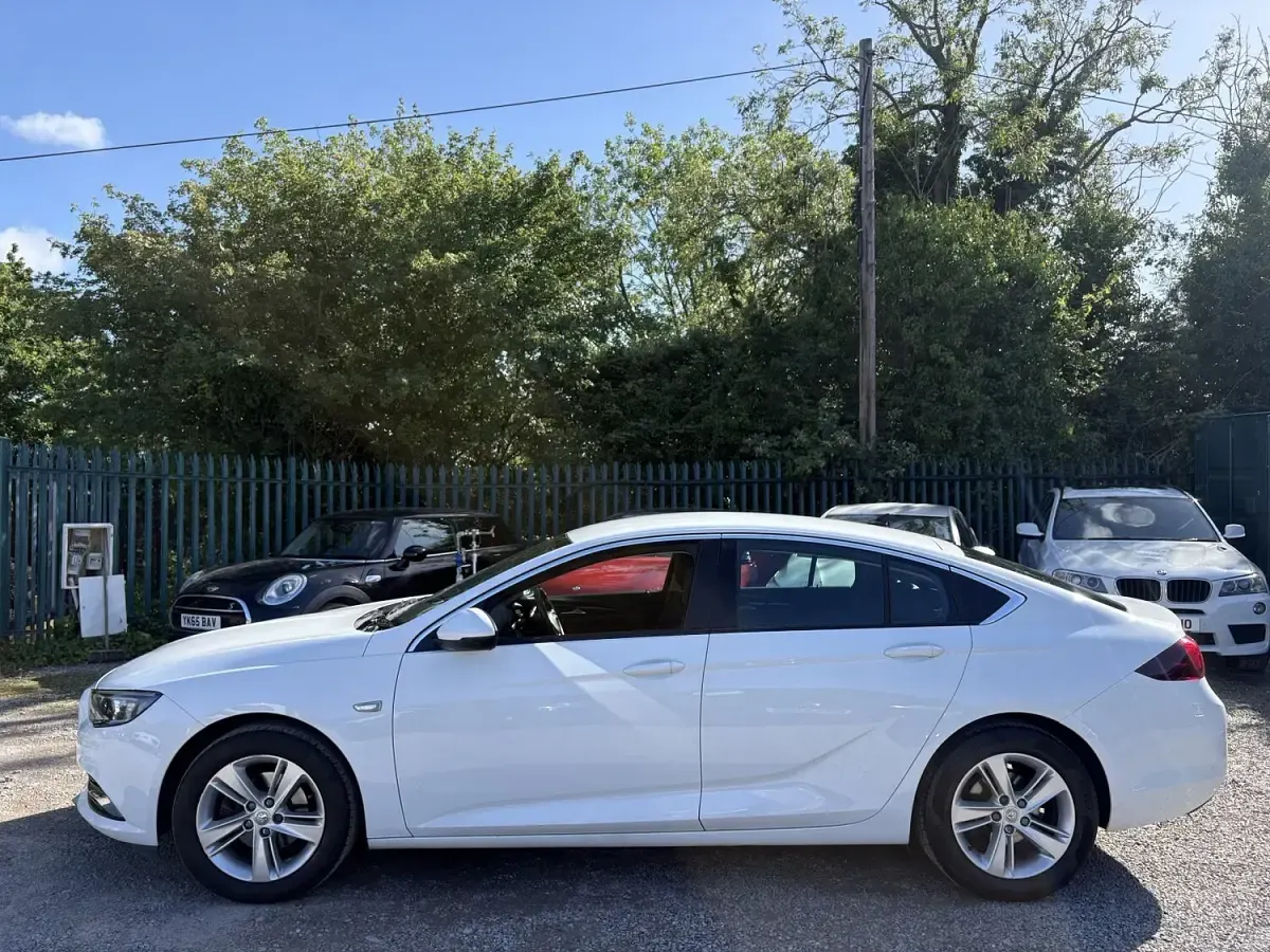 Used Vauxhall Insignia Sport 165 HP (121 kW) 2019 White Hatchback