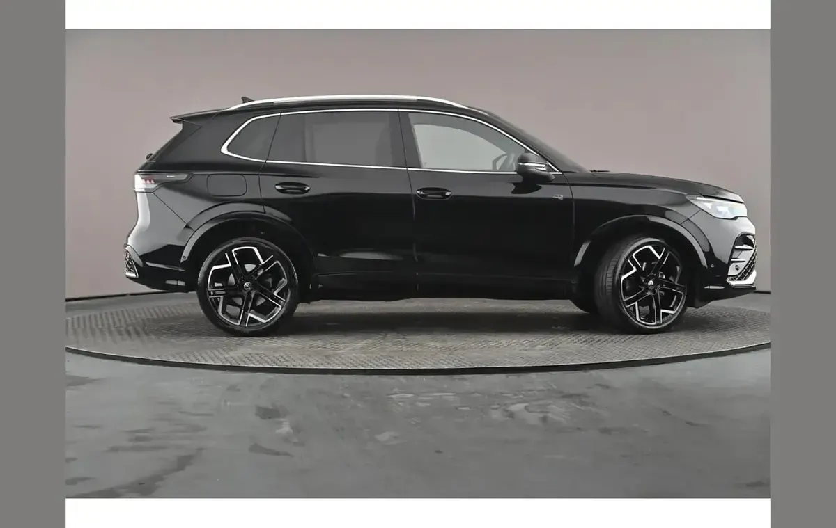 Used VW Tiguan R-line 150 HP (110 kW) 2025 Black SUV